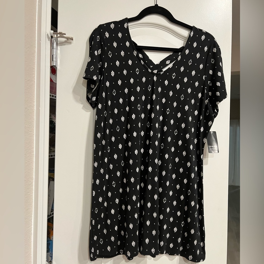 Torrid Black with white tribal track X back tunic tee